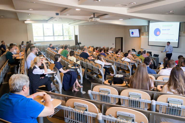 Another Successful Event at UDG: AI and Mathematics by Petar Velickovic (DeepMind)