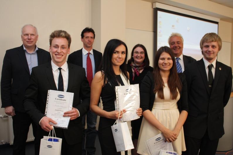 During business simulation game students created successful busineses